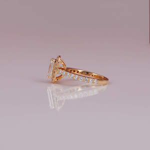 Anillo de Compromiso de Lujo con Diamante Cultivado en Laboratorio con Corte Esmeralda y Halo, Chapado en Oro de 18 Quilates, Estilo Moderno, Anillo de Regalo para Mujer - Product Image 2