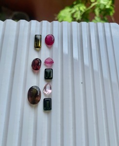 Lote de Turmalina Natural de 1094.40 Quilates, Multicolor, Corte Trillón, Facetada, Paquete de 8 Piezas, Gemas Mehrajudin para Joyería - Product Image 1