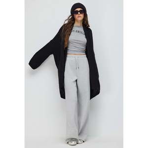 Pantalones Deportivos de Pierna Ancha con Cintura Ajustable y Tela Suave al Tacto para Actividades al Aire Libre - Product Image 5