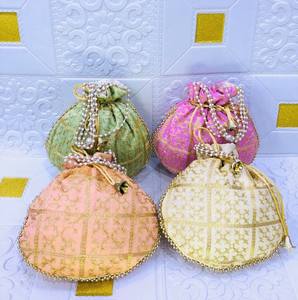 Bolsos de Noche Étnicos Hechos a Mano por Diseñadores, Bolsos de Seda Cruda con Impresión Personalizable, Monedero Potli Batua de Moda, Capacidad de 1-1.9L para Fiestas - Product Image 1