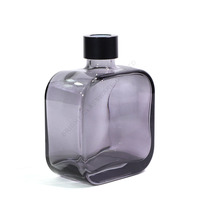 Bouteille en verre au design épuré avec bouchon, 260 ml, forme carrée, flacon diffuseur vide avec bâtonnets en rotin pour la décoration intérieure