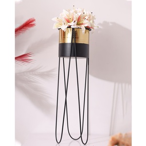 Vase à fleurs en fer moderne de meilleure qualité fait à la main Pot de fleur décoratif de mariage de luxe Unique à bas prix Fleur de mariage faite à la main - Product Image 6