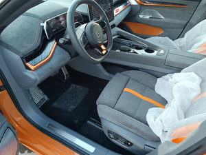 ZEEE KR 001 2023, 100 kWh, I, porte-bagages de toit automatique en métal, sièges en cuir, batterie au lithium, caractéristiques haut de gamme - Product Image 5