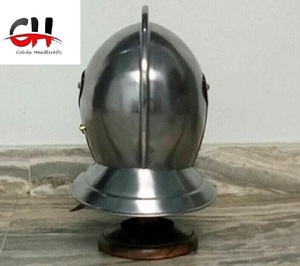 Casque de chevalier médiéval Costume d'armure portable Casque en argent par Calvin Handicraft - Product Image 5