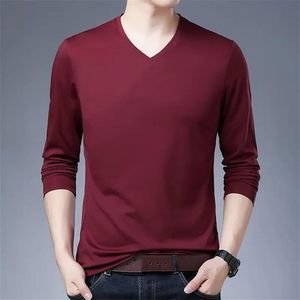 <b>Men's</b> V-Neck Long Sleeve Slim Fit Anti-Wrinkle Dobby Silk/Cotton Blend Vintage <b>Animal</b> Print T-Shirt - Product Image 1