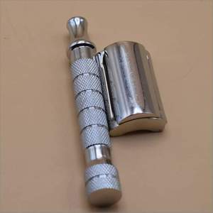 มีดโกนโครเมียมปลอดภัยสำหรับผู้ชายทำจากสเตนเลสพร้อมที่จับไม้ไผ่สำหรับใช้ในบ้านนำเสนอในกล่องไม้ - Product Image 6