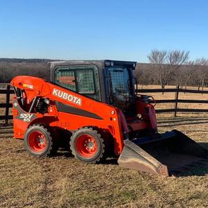 Chargeuse compacte sur chenilles Kubota SVL 75-3 d'occasion avec pompe hydraulique MOOG et moteur Caterpillar à vendre - Product Image 1