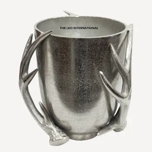 Seau décoratif de conception fantaisie avec poignée en bois de cerf pour événement et fêtes d'anniversaire seau couleur argent - Product Image 1