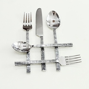 Couverts en acier inoxydable avec poignées élégantes et à revêtement rugueux Ensembles de couverts classiques plaqués argent - Product Image 1
