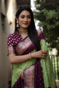 Welltex pura Bandhej seda Sari hecho a mano Kalash Swastik diseño Original Zari tejido Minakari frontera indio paquistaní ropa - Product Image 3