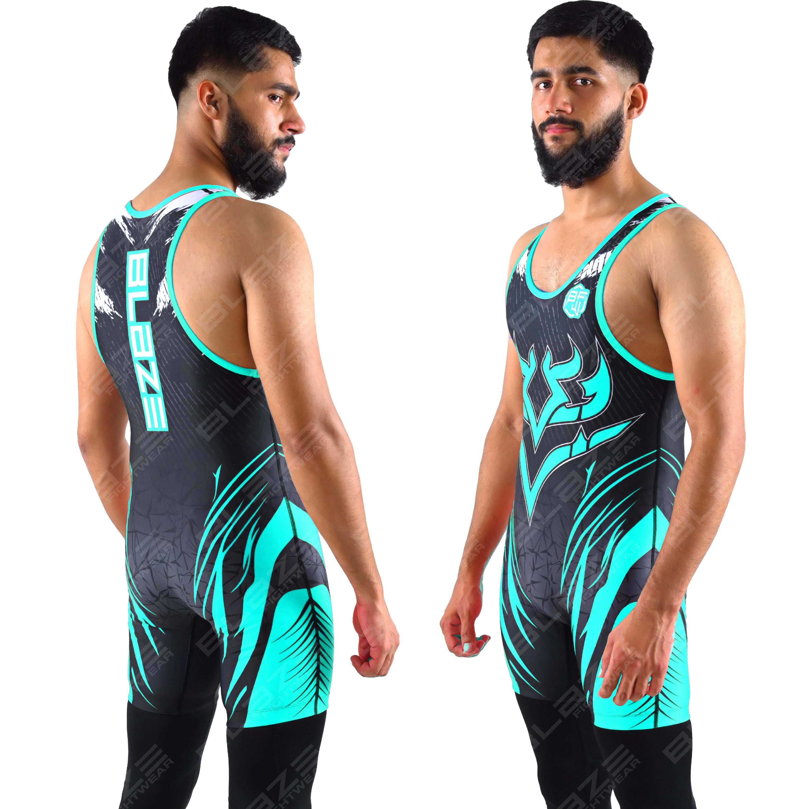 มีสีเขียวขุ่น