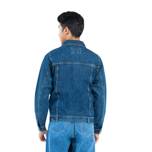 Veste en jean bleu délavé classique pour homme, style camionneur, boutonnée, manches longues, coupe droite, décontractée, en coton, avec poches poitrine, pour l'automne - Product Image 2