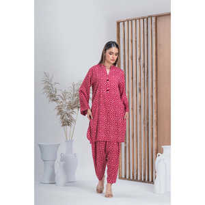 Ensemble coordonné imprimé en coton rouge pour femme, tenue quotidienne 2 pièces en crêpe, taille XS, tenue d'été avec short - Product Image 4