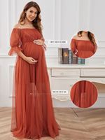 Robe longue de maternité élégante rouge rouille personnalisable, à épaules dénudées, avec manches bouffantes et tulle, idéale pour les mariages et les séances photo