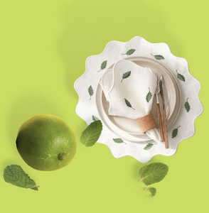 Set de table rond avec broderie personnalisée lierre vert et serviette de table pour la maison restaurant tapis de bord festonné vert ensembles de plateau en coton blanc - Product Image 3