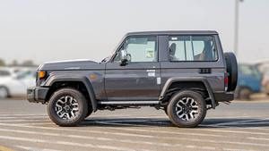 Nuevo/Usado 2024, SUV Gris Oscuro con Techo Corredizo, Motor Diésel de 2.8L, Asientos de Cuero, Automático - Product Image 5