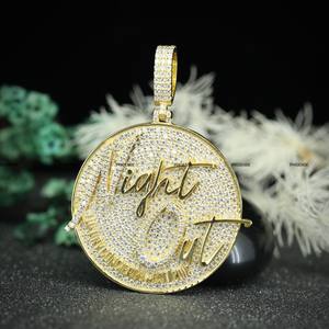 Colgante de Joyería Hip Hop con Forma Redonda Personalizada, Diamante Brillante Redondo Moissanite, Plata de Ley 925, Chapado en Oro Amarillo - Product Image 3