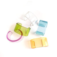 Vente en gros de bracelet jonc d'été en résine acrylique pour femmes plaqué or clair avec zircon de style néo-gothique et géométrique