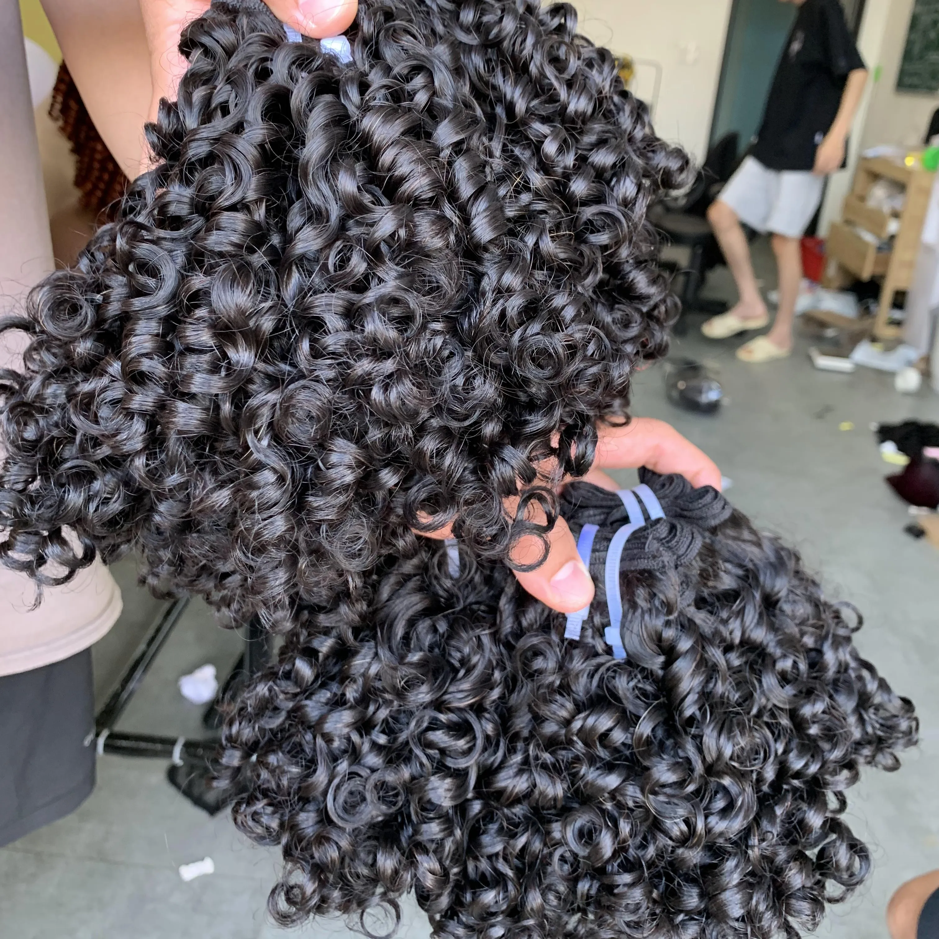 curly human hair extensions Machine Weft Cuticle Aligned Vietnam Factory
