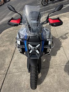 ยอดขายรถมอเตอร์ไซค์รุ่น R1300 GS Adventure ปี 2025 พร้อมจำหน่ายและพร้อมส่งออก - Product Image 4