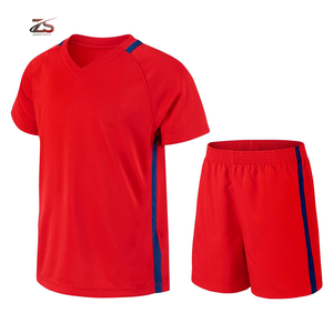 100% Polyester Nouveaux uniformes de football classiques Équipement d'entraînement de football respirant Fabriqué au Pakistan à vendre - Product Image 6