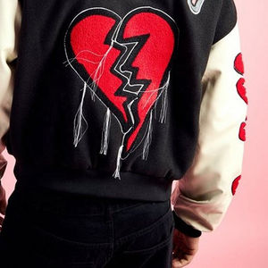 2024 nouveauté broderie personnalisée Patch impression motards veste courte Streetwear moto en cuir PU hommes veste de course pour hommes - Product Image 4