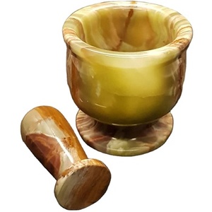 Mortier et pilon en corne élégants avec un design moderne et élégant idéal pour bien mélanger et broyer les outils à épices - Product Image 1