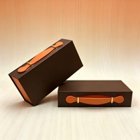 Boîte cadeau en carton rigide personnalisée, fabriquée en usine, avec impression pratique, pelliculage mat, gaufrage et doublure en mousse pour cartes gradées