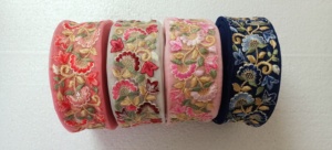 Tissu brodé floral d'organza de 1.25 pouces de large fait sur mesure dans quatre conceptions ethniques lumineuses à des fins diverses - Product Image 3