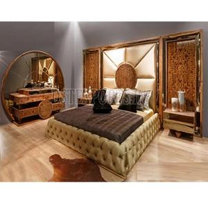 Ensemble de lit en teck poli de haute qualité, artisanal, de style européen moderne, avec taille et couleur personnalisées - Product Image 1