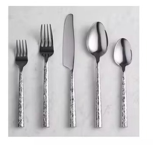 Derniers couverts en métal plaqué or Ensemble de couverts élégants Ustensiles de salle à manger modernes Vaisselle de qualité supérieure pour la maison et le restaurant - Product Image 2