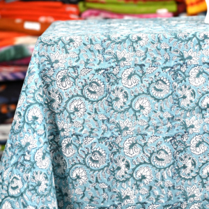 Nappe en coton à motifs floraux imprimés à la main sur mesure pour les intérieurs de cafés d'hôtels et de maisons - Product Image 2