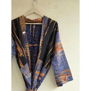 Robe de chambre et paréo de plage vintage bohème en crêpe de soie à motifs floraux - Product Image 1