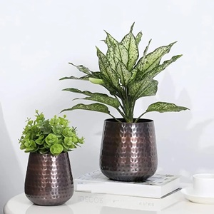 Ensemble de deux pots de fleurs en métal martelé, finition marron élégante, supports de plantes d'intérieur pour la maison, le bureau, le salon, les conteneurs de table - Product Image 1