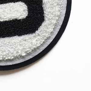 Prix d'usine personnalisé quantité en vrac patchs de broderie prix d'usine badges brodés à la main pour l'usage de vêtements OEM entretenu - Product Image 6