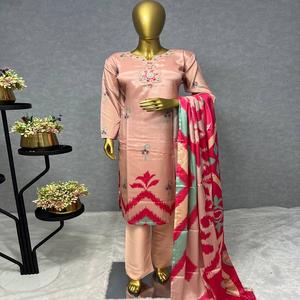 El último diseñador Chinon Silk Printed Work Kurti Set de FabZone - Product Image 1