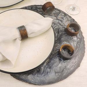 Anneau de serviette en bois à double teinte accessoire de décoration de table élégant pour la maison, le mariage et la fête - Product Image 1