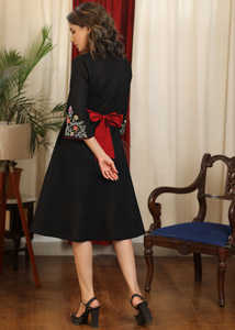 Vestido Maxi corto bordado floral vintage hecho a mano, manga tres cuartos hasta la rodilla, translúcido sostenible y lavable - Product Image 5