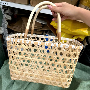 Panier organisateur en bambou rustique avec poignées pour décor de salle de bain et de salon - Product Image 2