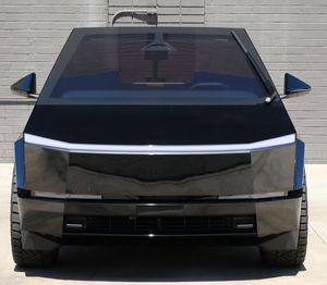 Tesla Cybertruck Foundation Series 2024, 600 ch, double moteur, transmission intégrale, capacité de conduite autonome complète, roues T Sportline de 24 pouces - Product Image 1