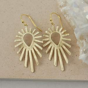 Pendientes de latón de gran tamaño para mujer con diseño en espiral y textura antigua perfectos para expresiones atrevidas y artísticas - Product Image 1