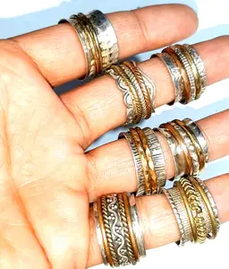 批发雕刻旋转戒指混合金属，带所需色调印度手工珠宝供应商
