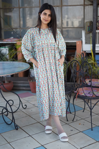 Vestido Maxi Estampado a Mano para Verano, Algodón Floral Hecho a Mano, Sostenible para Otoño - Product Image 3