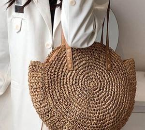Bolso de Playa de Rafia Tejido a Mano: Bolso Redondo Estilo Boho con Asas de Cuero - Product Image 2
