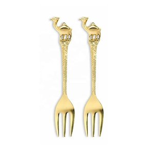 Ensemble de fourchettes en métal et laiton avec poignée en forme de lapin doré attrayant et élégant pour la maison, le restaurant et la table. - Product Image 3