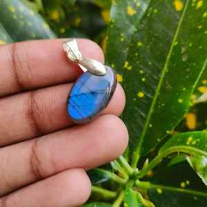 Excellent pendentif de fiançailles en Labradorite bleue naturelle de qualité supérieure Style vintage en argent sterling plaqué or percé taille 20x12x5 - Product Image 5