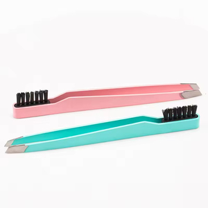 Pince de beauté de conception ergonomique avec poignée antidérapante pour une expérience de mise en forme des sourcils précise et confortable - Product Image 3