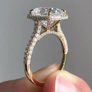 Anillo de Diamante Moissanita de Oro de 10K de Exportador Indio, Regalo Perfecto de Aniversario para Esposa o Novia, Disponible en Grandes Cantidades - Product Image 1