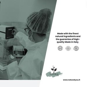 แชมพูสมุนไพรวีแกนธรรมชาติคุณภาพสูง ป้องกันรังแคและผมร่วง ปราศจากซัลเฟต (ฉลากส่วนตัว) - Product Image 4