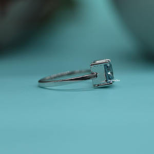 Anillo de compromiso de dos piedras de diamante cultivado en laboratorio de corte radiante de 2.5ct, lujoso anillo de compromiso de oro sólido de 10K para mujer - Product Image 4